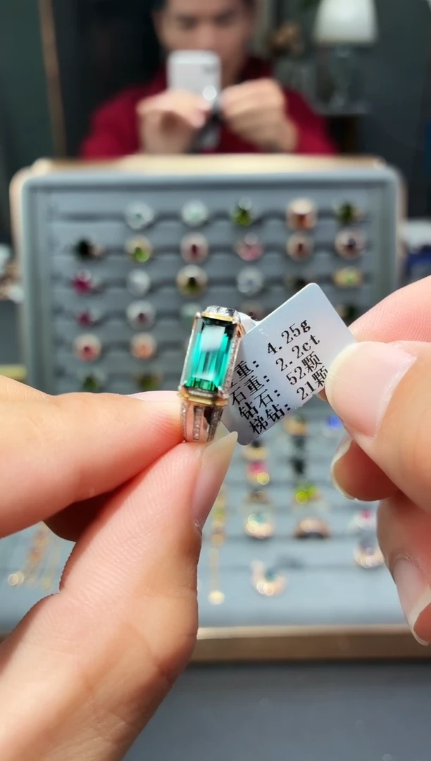 18K金镶嵌戒指碧玺2.2..