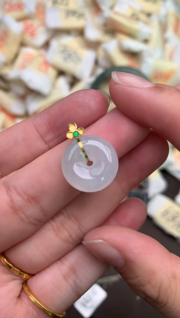 翡翠挂件18K金镶嵌—