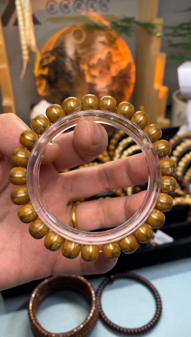 紫金鼠吊坠实心黄皮鼠一线天金腰带卡9老型微瑕