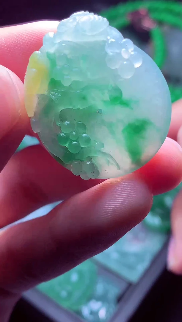 未镶嵌定制翡翠岁***?毛货翡翠定制