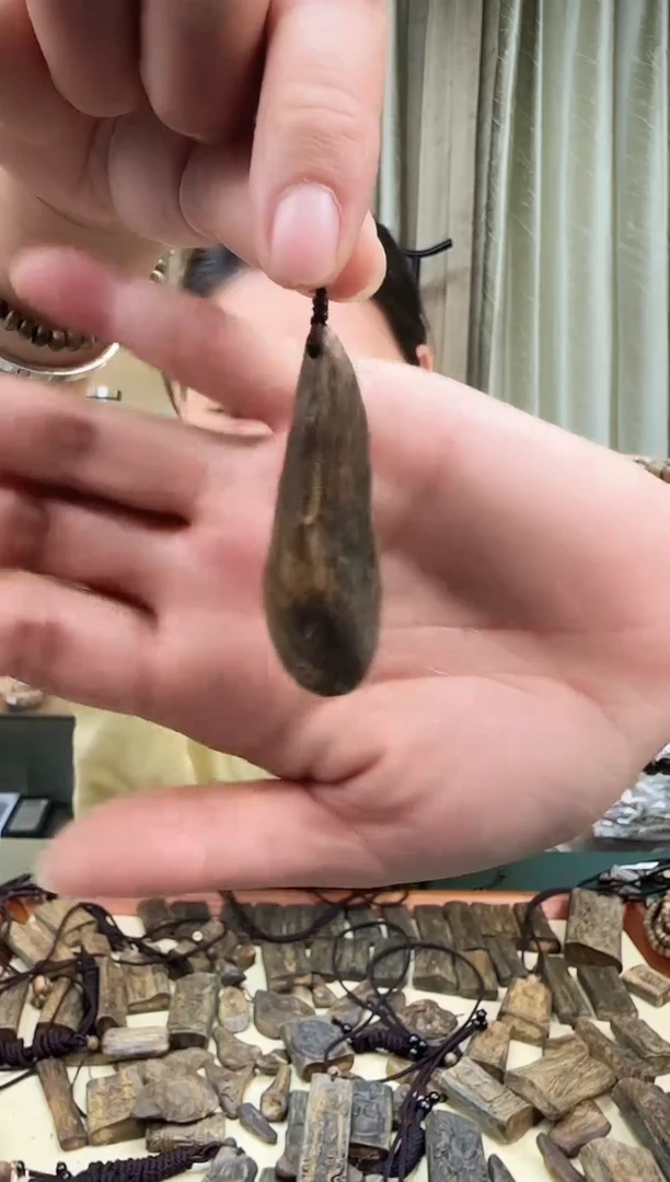 吊坠沉香树丁小吊坠