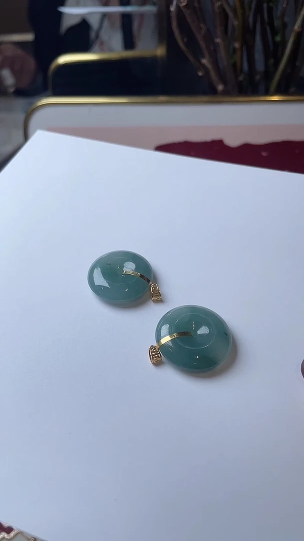 【闪购商品】翡翠吊坠(不含链)18K金镶嵌吊坠不规则发货选其一