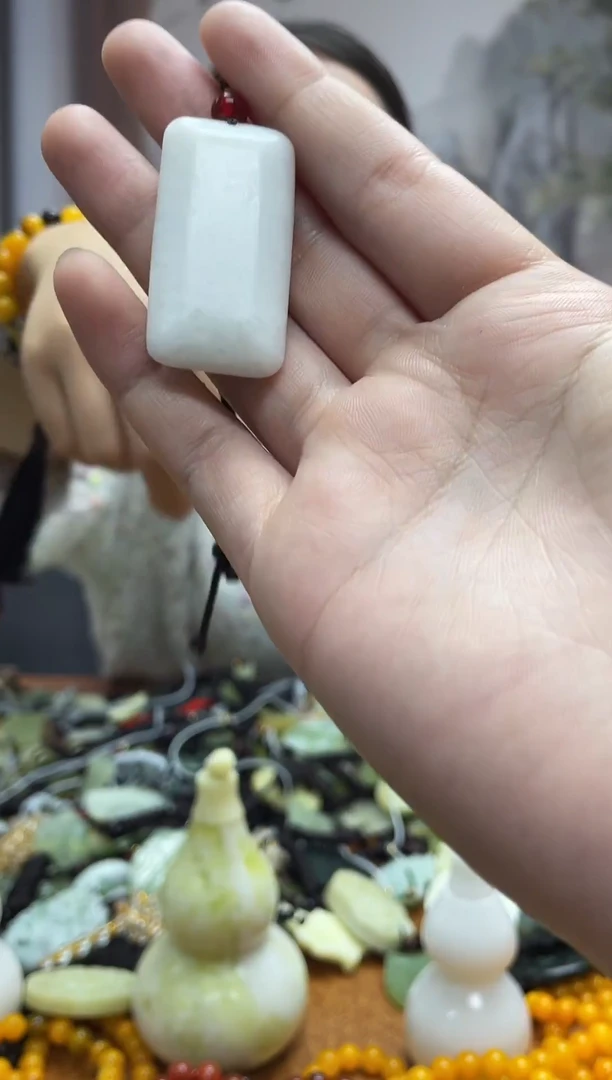 未镶嵌岫玉吊坠·