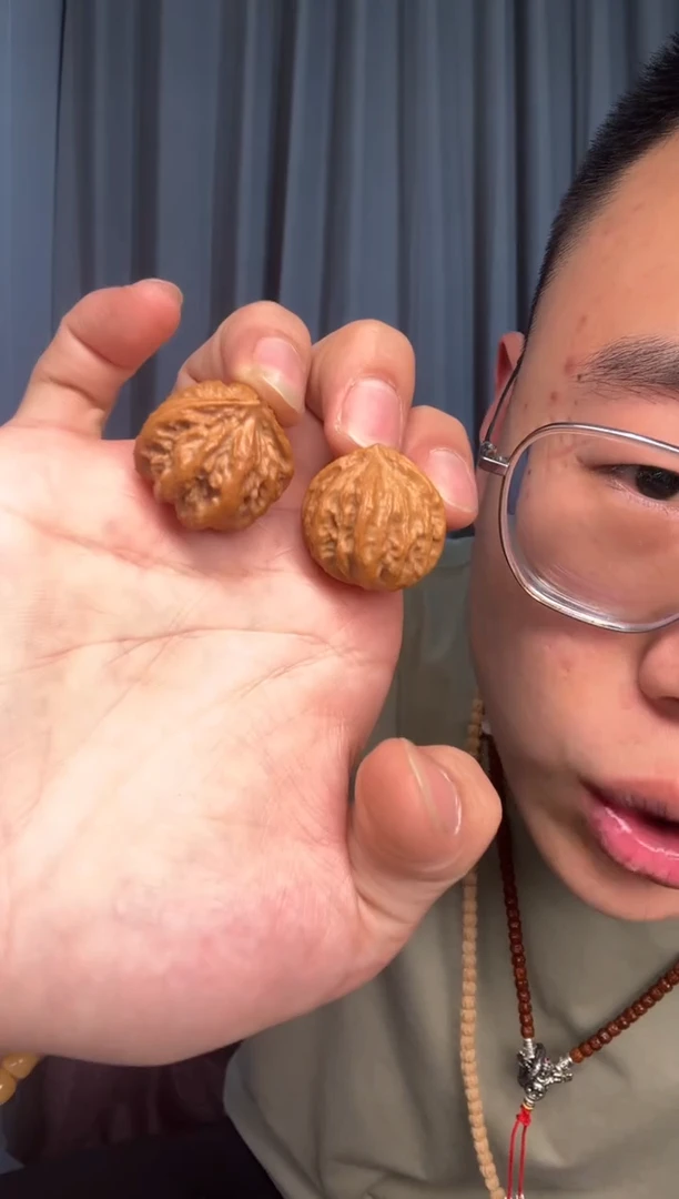 【闪购商品】文玩核桃把件小秋子一对（小手捻）