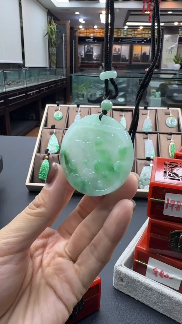 颈饰未镶嵌翡翠麒麟