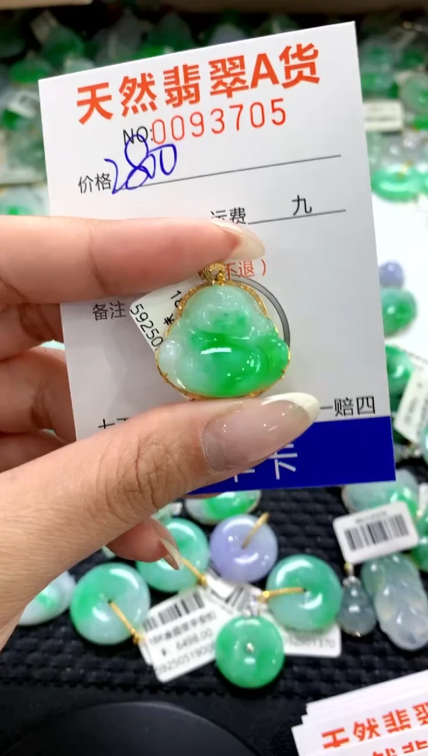翡翠18K金镶嵌颈饰1111111111111111