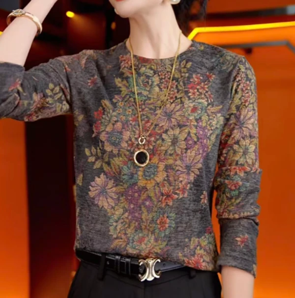 国色天香2025年新款休闲圆领长袖抗皱打底衫时尚ins扎染