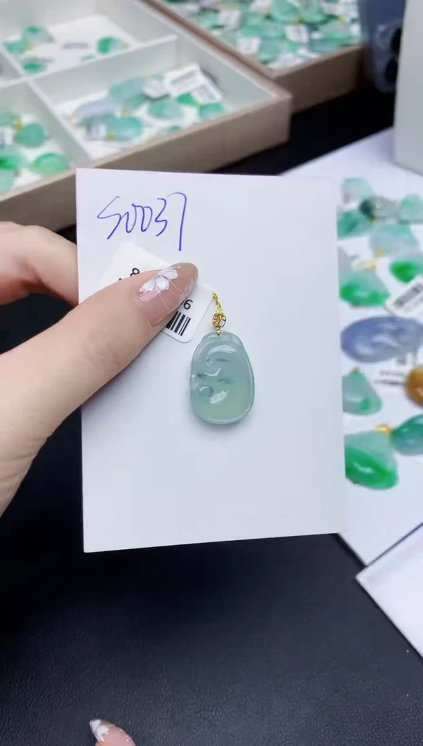 翡翠18K金镶嵌颈饰11111111