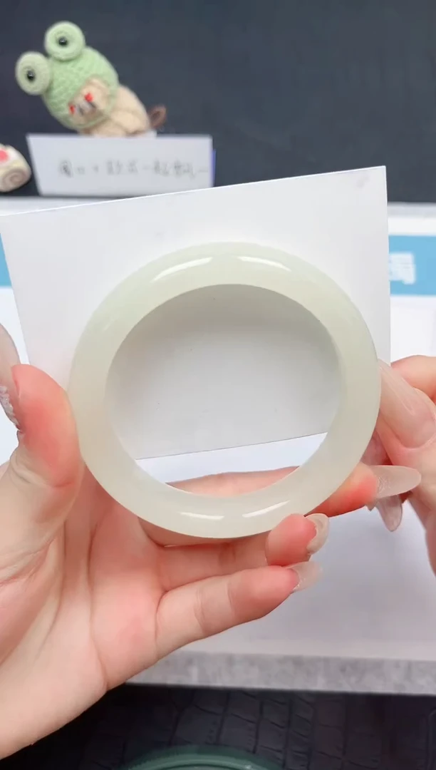 【闪购商品】石英质玉手镯未镶嵌98-58.5