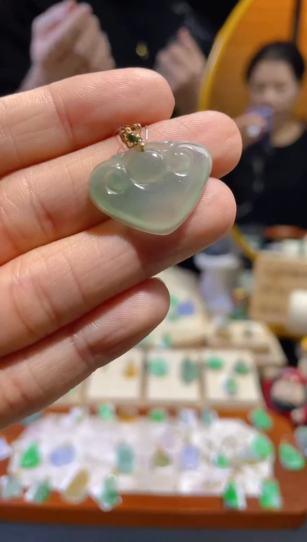 【闪购商品】翡翠颈饰18K金镶嵌假一赔三