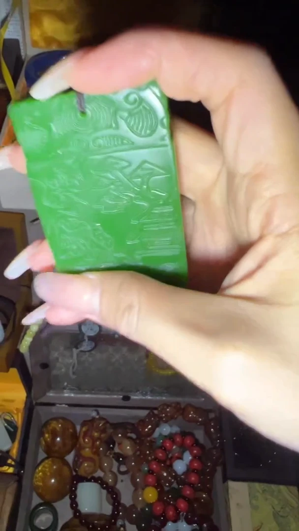 未镶嵌和田玉（碧玉）把件闪购高端商品链接