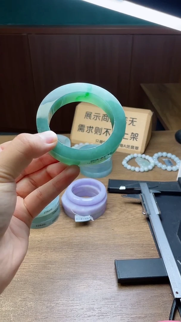 定制翡翠手镯未镶嵌鸡**哥定制