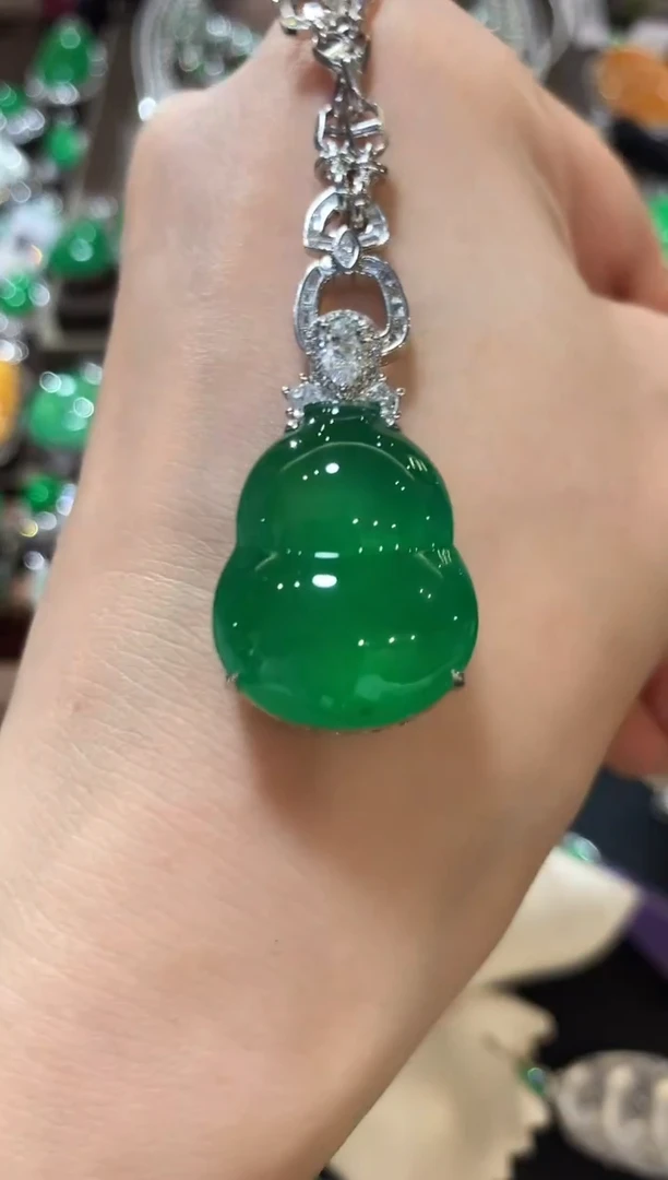 吊坠(不含链)18K金镶嵌翡翠狮*了z53