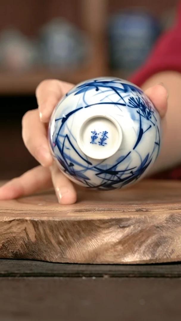 手绘手绘高温现代瓷  柴   虾趣鸡心杯90cc
