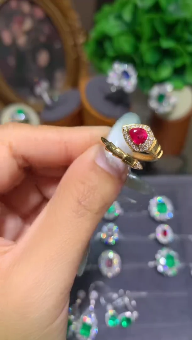 红宝石戒指18K金镶嵌0.5CT