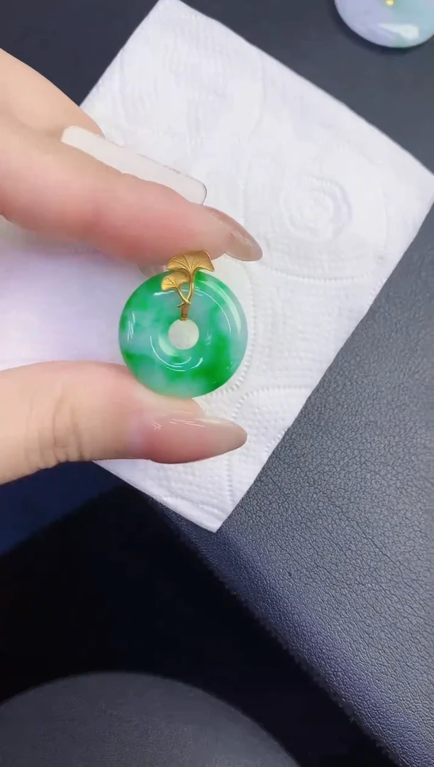 颈饰18K金镶嵌翡翠缅甸天然翡翠A货