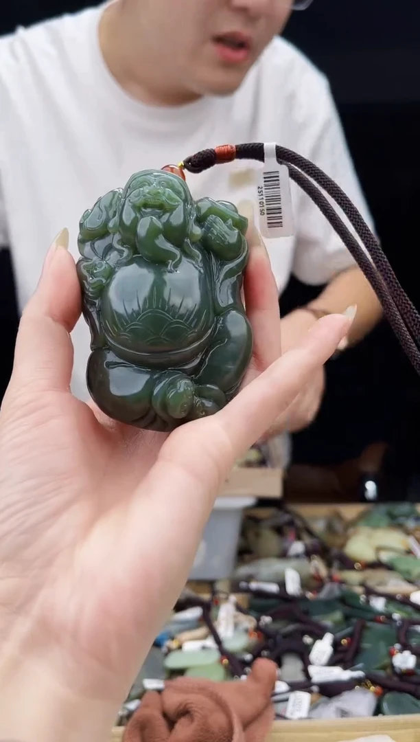 颈饰未镶嵌和田玉1