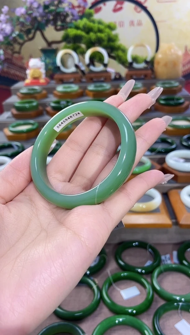 【闪购商品】和田玉手镯未镶嵌粉绿手镯56+