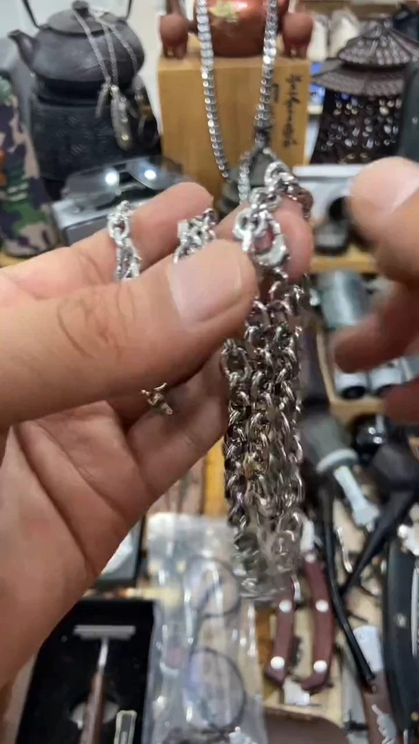 瓷片闪购商品  如图所示