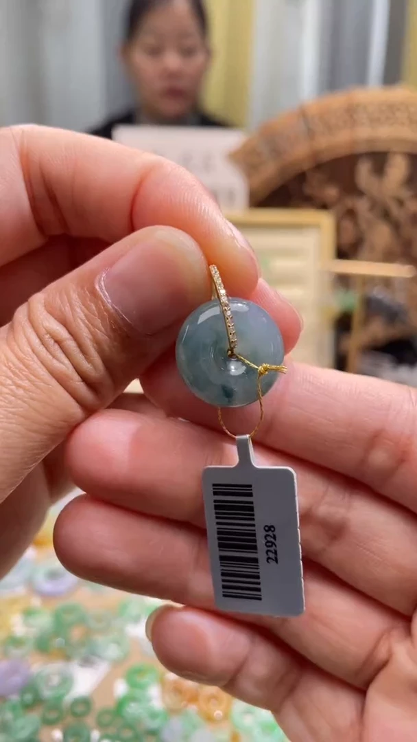 颈饰未镶嵌翡翠平安扣