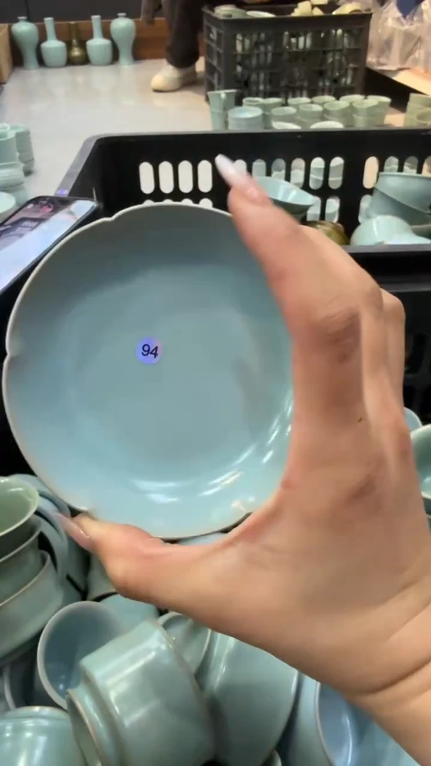 其他仿古天青12葵口盘瑕94