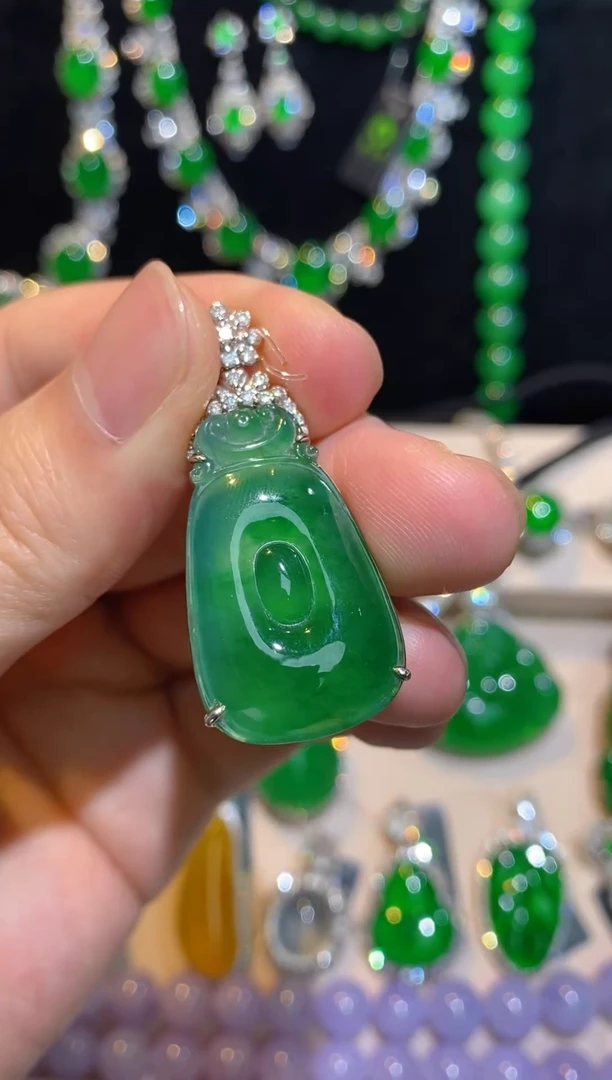吊坠(赠链)18K金镶嵌翡翠翡翠吊坠
