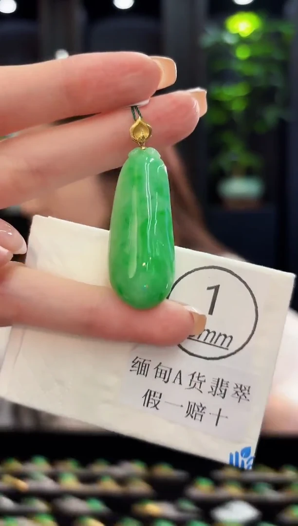 颈饰18K金镶嵌翡翠 缅料A货/支持复检/一件