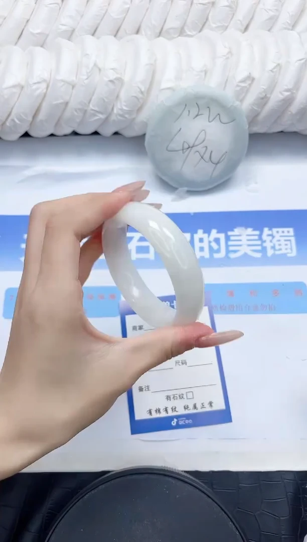 和田玉手镯未镶嵌132--55.6