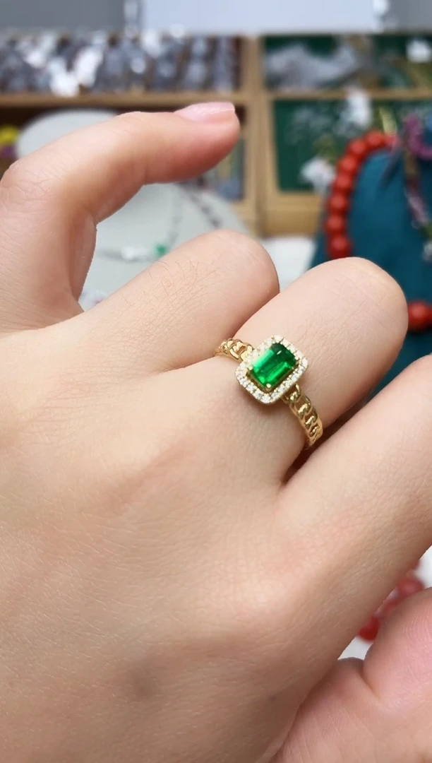 18K金镶嵌戒指祖母绿504BJ1212产品一个（多样性）