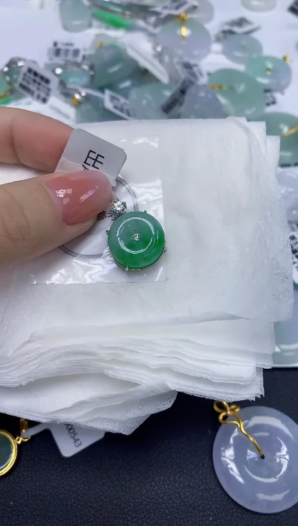 颈饰未镶嵌翡翠天然缅甸翡翠A货多样性发一件