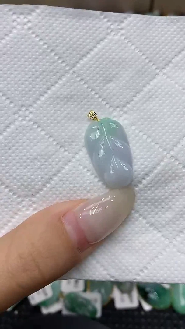 颈饰18K金镶嵌翡翠11111111111