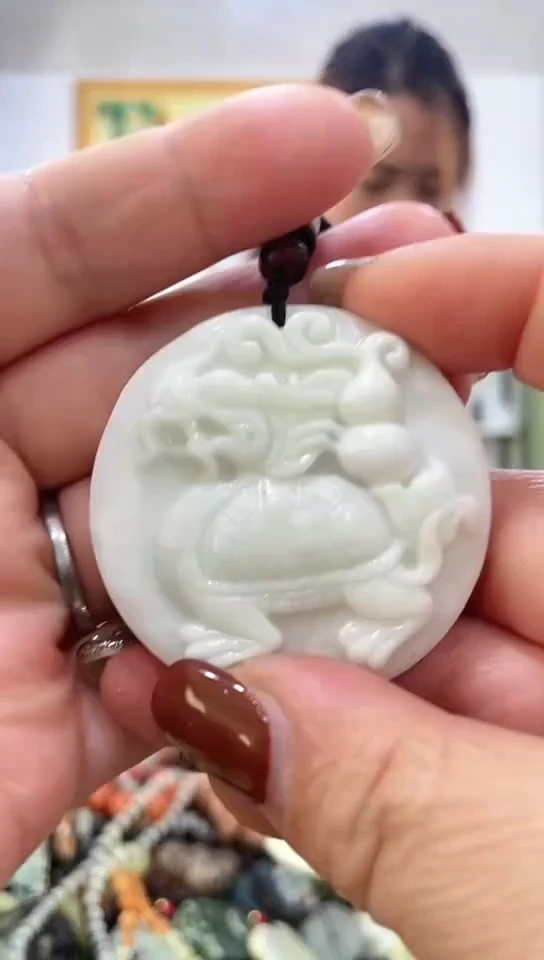 未镶嵌岫玉挂件