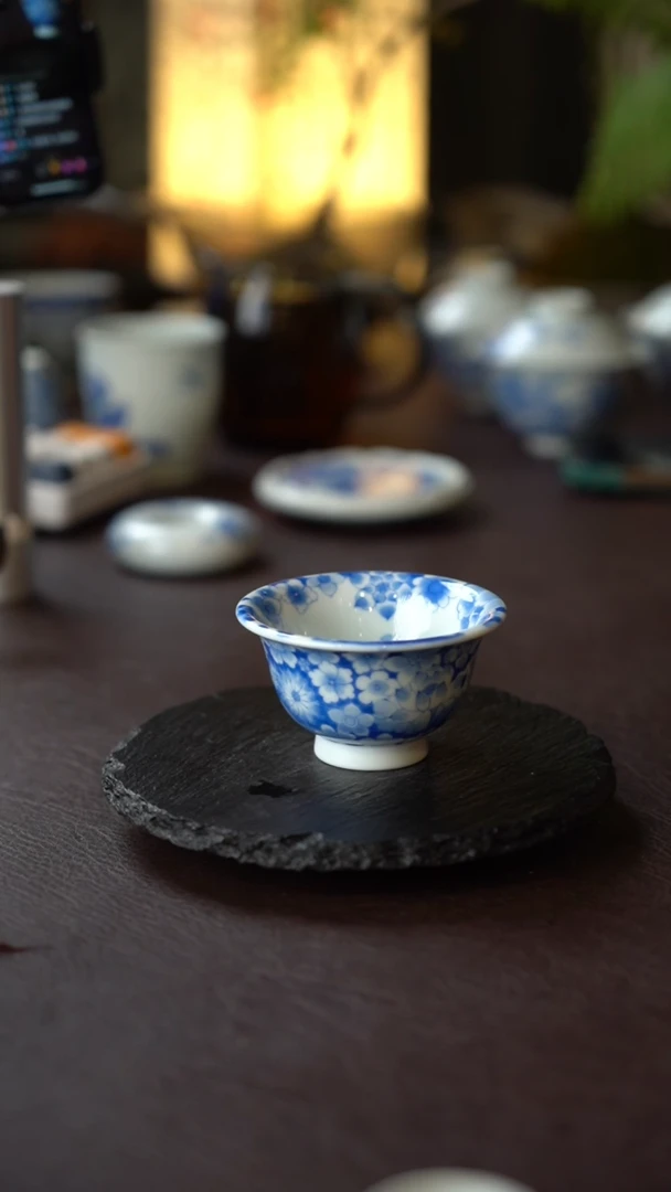 景德镇全手工手绘青花带内绘万花小压手杯