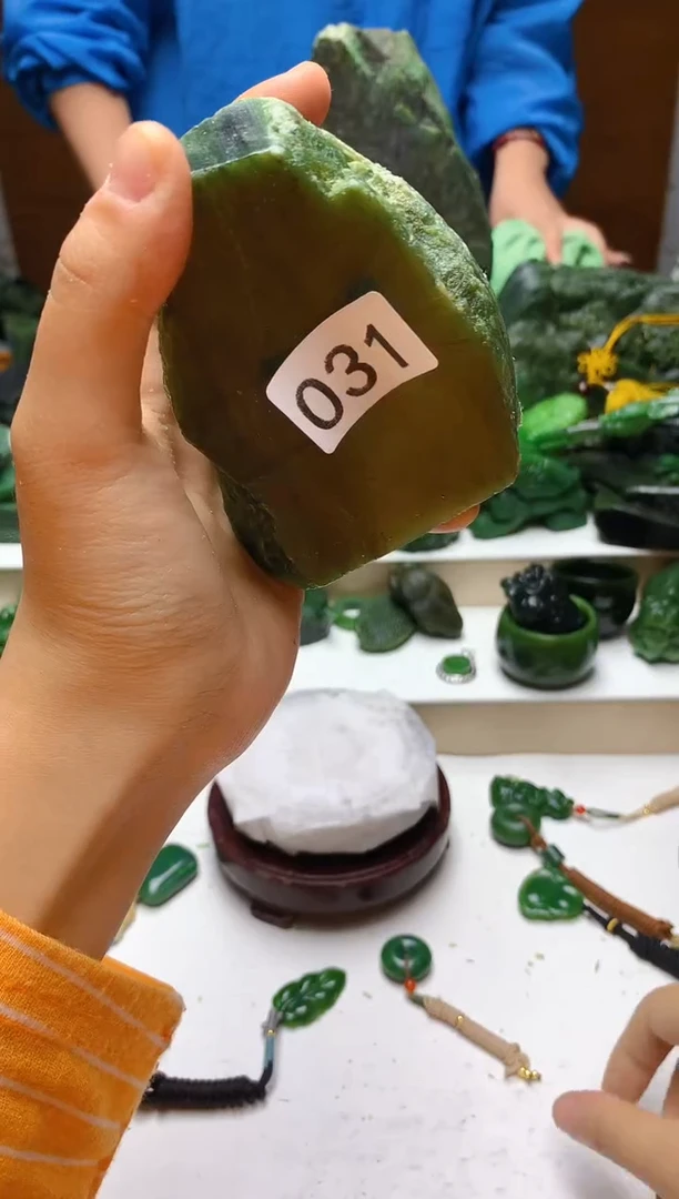 未镶嵌和田玉（碧玉）珠宝半成品0