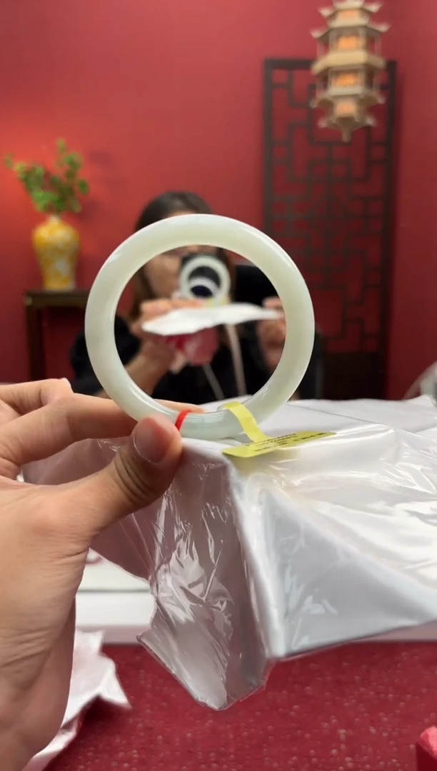 未镶嵌手镯（圆镯）翡翠翡翠手镯