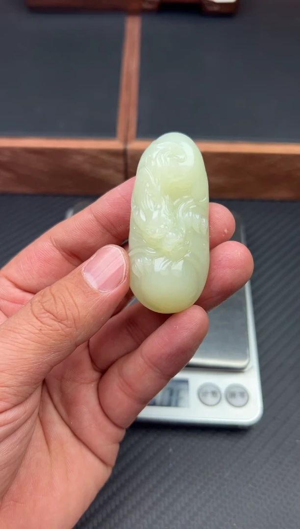 【闪购商品】和田玉未镶嵌吊坠(赠链)且末微色差迪克兰一细