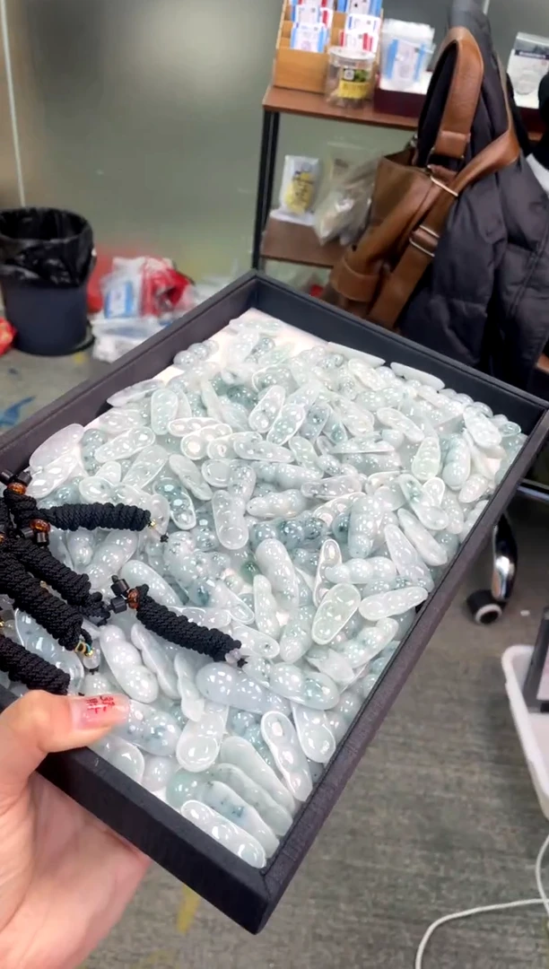 【闪购商品】翡翠吊坠(不含链)未镶嵌福豆多样性发货发一件