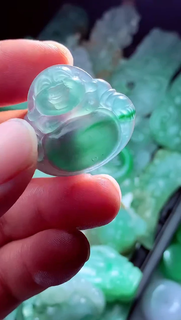 未镶嵌定制翡翠b****?翡翠毛货定制
