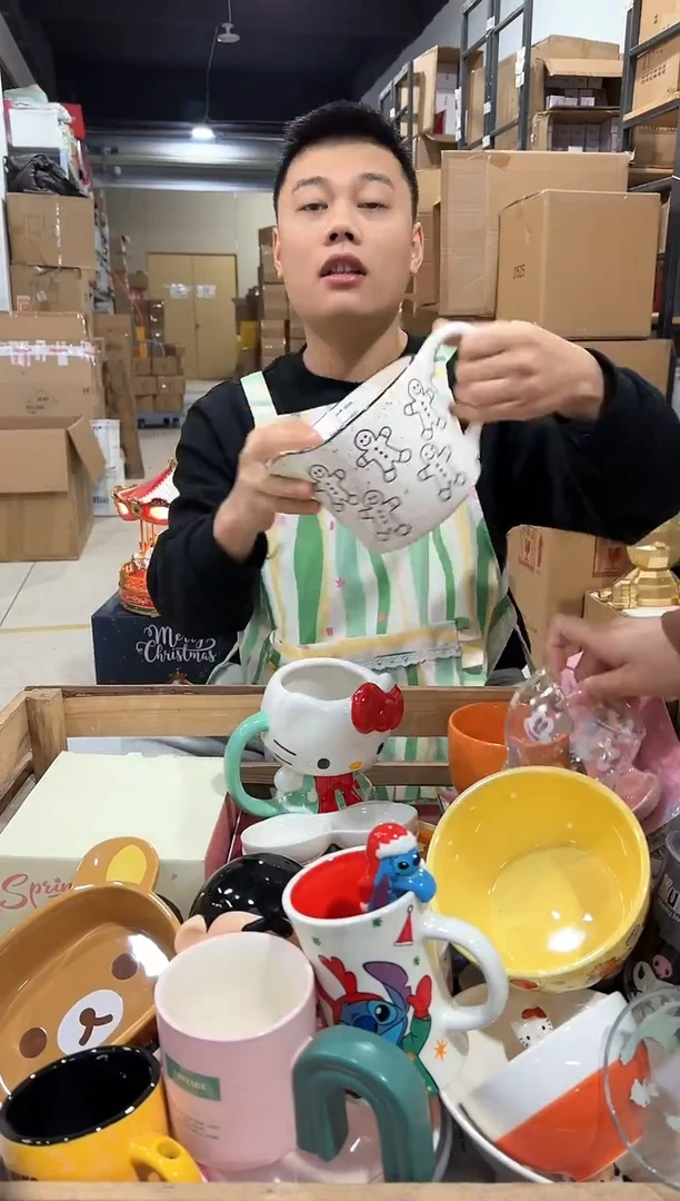 瓷片姜饼人奶壶