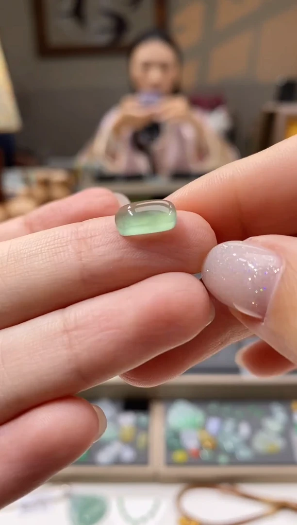 颈饰未镶嵌翡翠马鞍