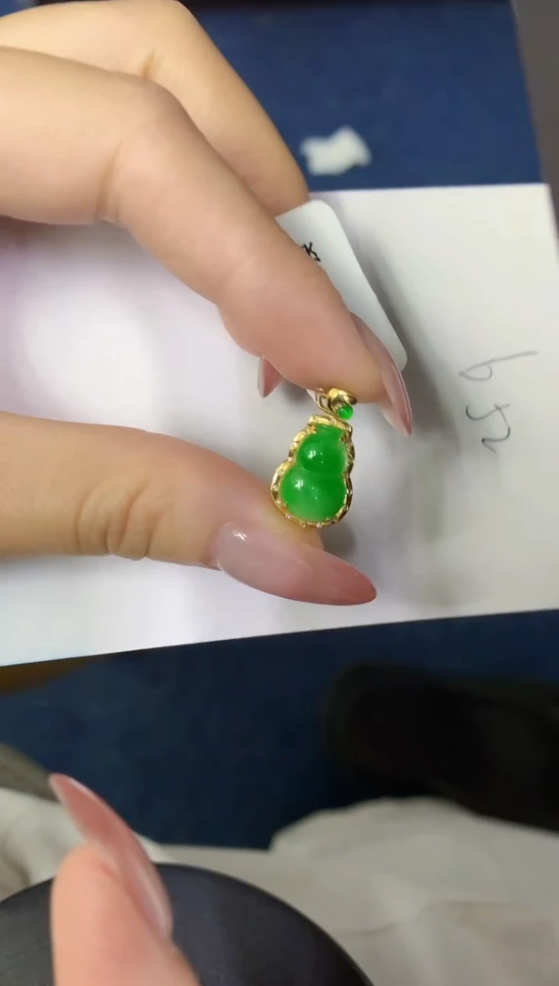 翡翠18K金镶嵌颈饰缅甸天然翡翠A货