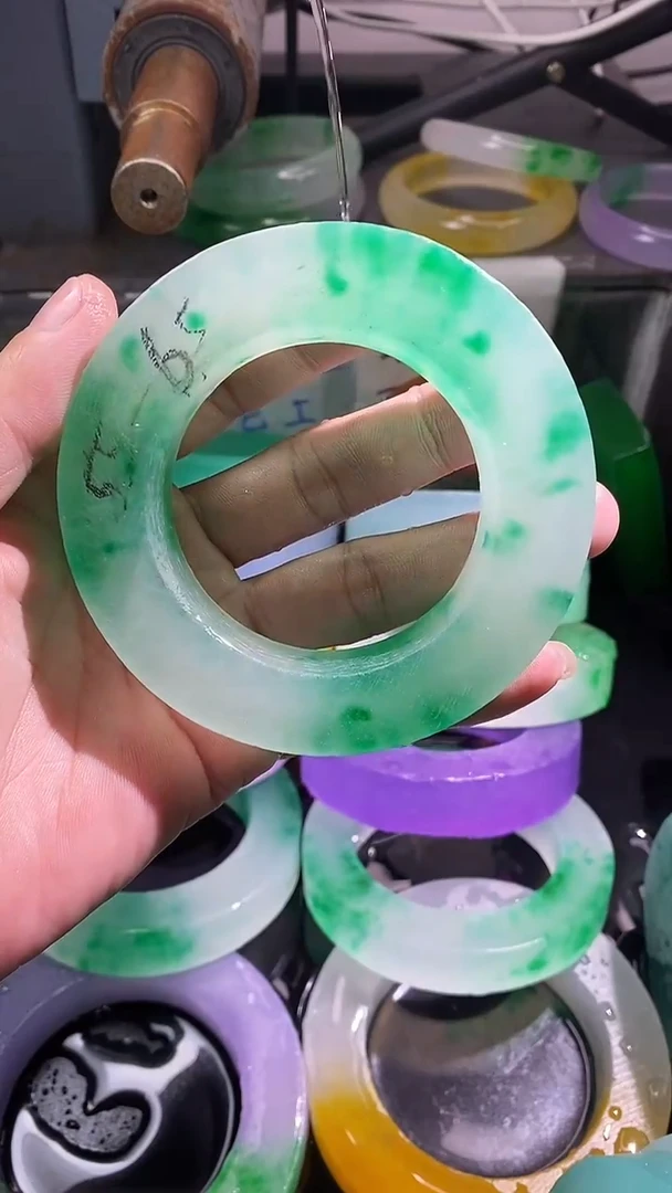 玉可****琼非洲老料百搭手镯