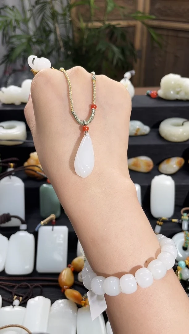 和田玉未镶嵌吊坠(赠链)和田玉白玉玉兰花吊坠