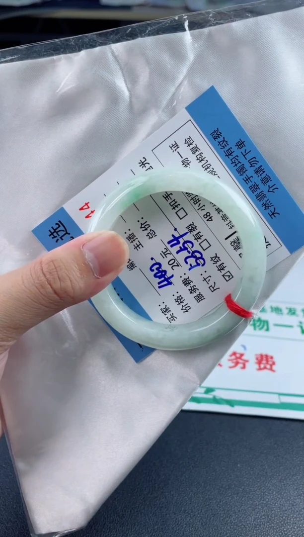 翡翠手镯未镶嵌翡翠手镯