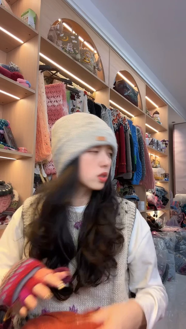 羊毛美丽如浅灰色冷帽