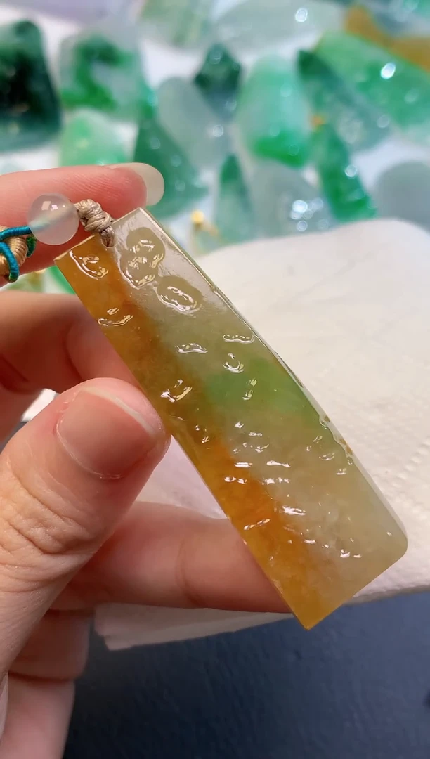 颈饰未镶嵌翡翠