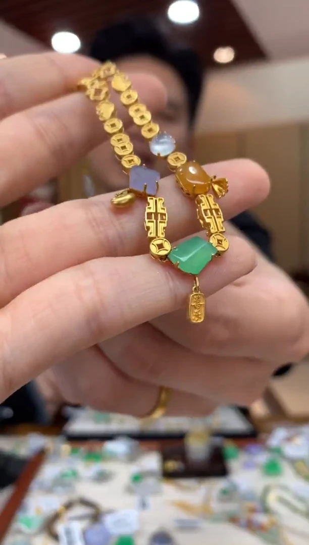 18K金镶嵌手链翡翠手链