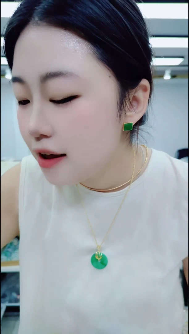 翡翠未镶嵌颈饰1607方耳钉