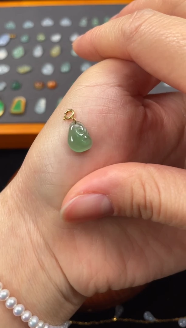 吊坠(不含链)18K金镶嵌翡翠一个JK725