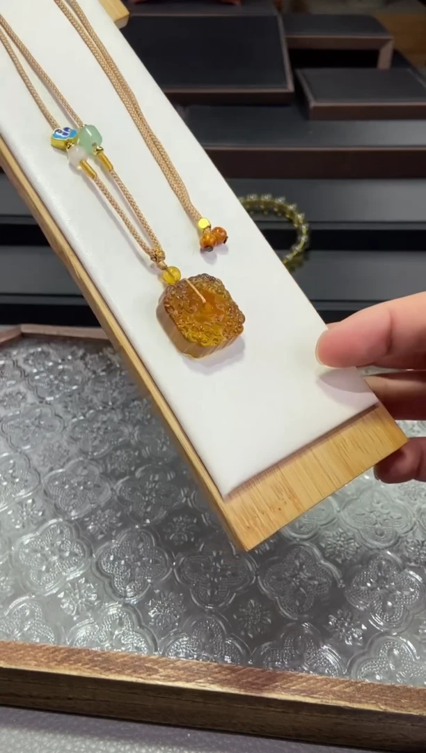 琥珀颈饰未镶嵌貔貅方扣吊坠